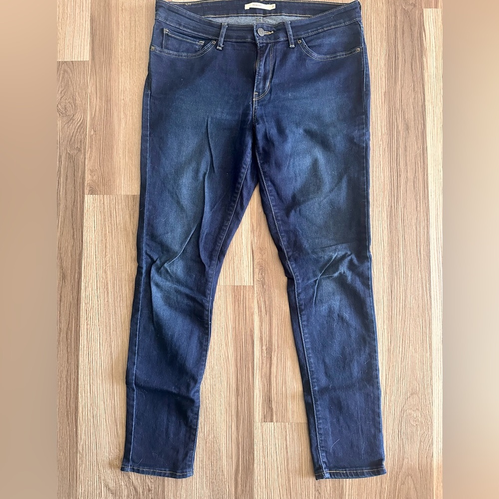 Levi’s 711 Skinny Jeans
